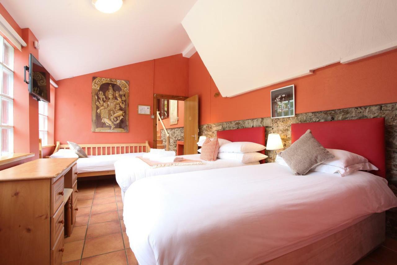 Moville Boutique Hostel & Apartments Buitenkant foto